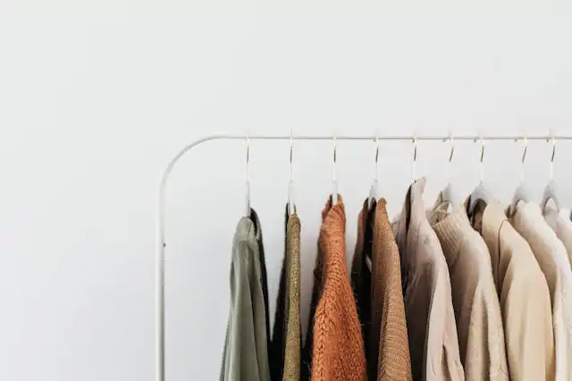 The Minimalist Capsule Wardrobe: A Complete Guide to Simplifying Your Style