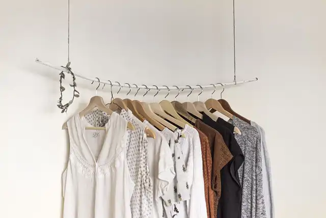 minimalist capsule wardrobe